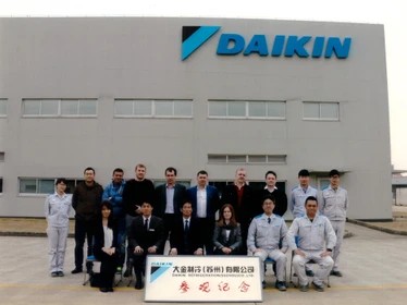 Руководитель компании «Гамбург» Алексей Рыбаков с делегацией на заводе Daikin в Шанхае